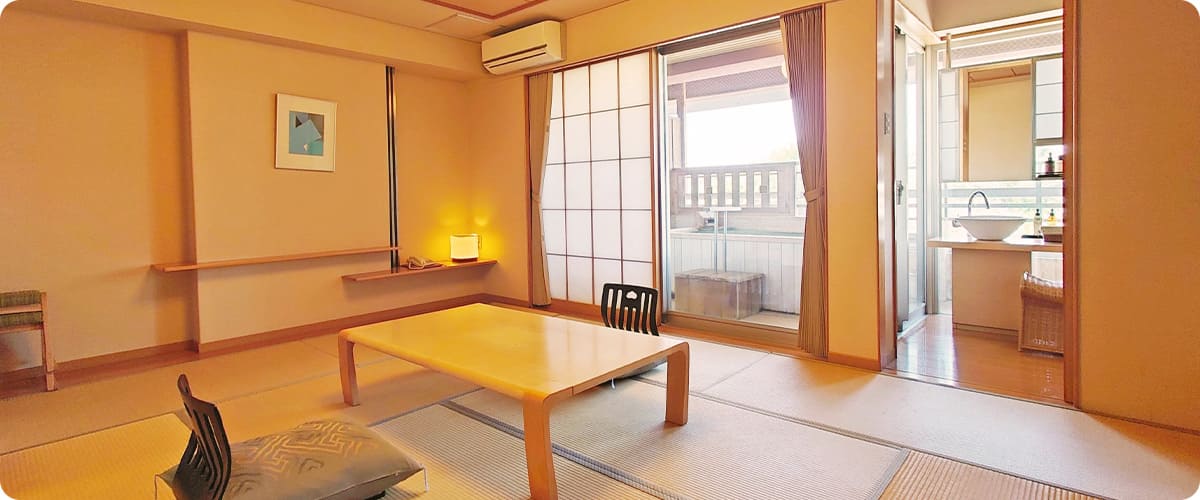 Images：Japanese-Style Room with Open-Air Bath